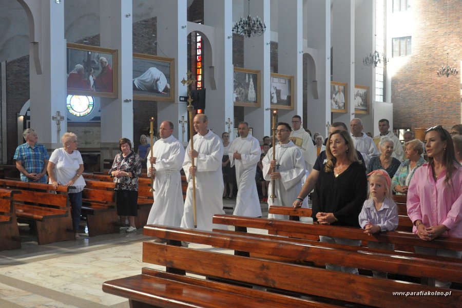 01 Zaczynamy od Eucharystii.jpg